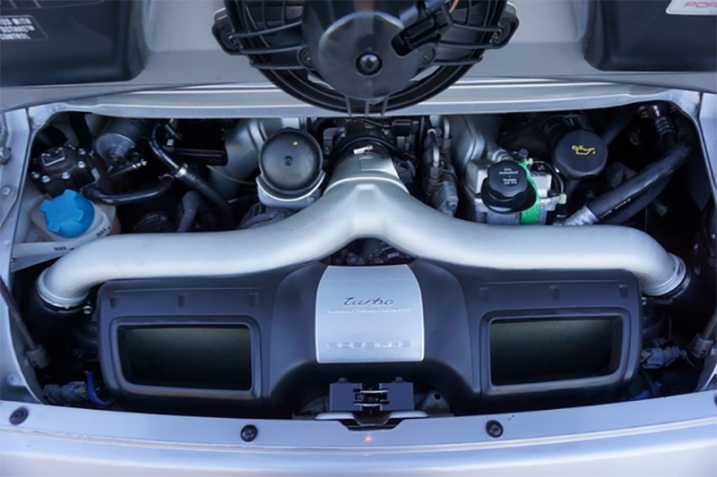 Illustration for article titled Why Buy A Nissan GT-R When This Porsche 911 Turbo Is Half The Price?Â